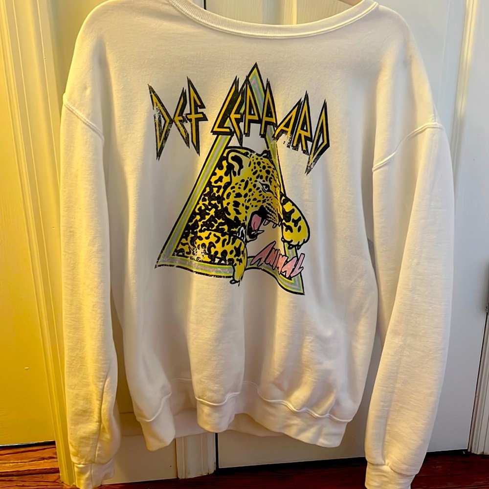 Def Leopard crew neck